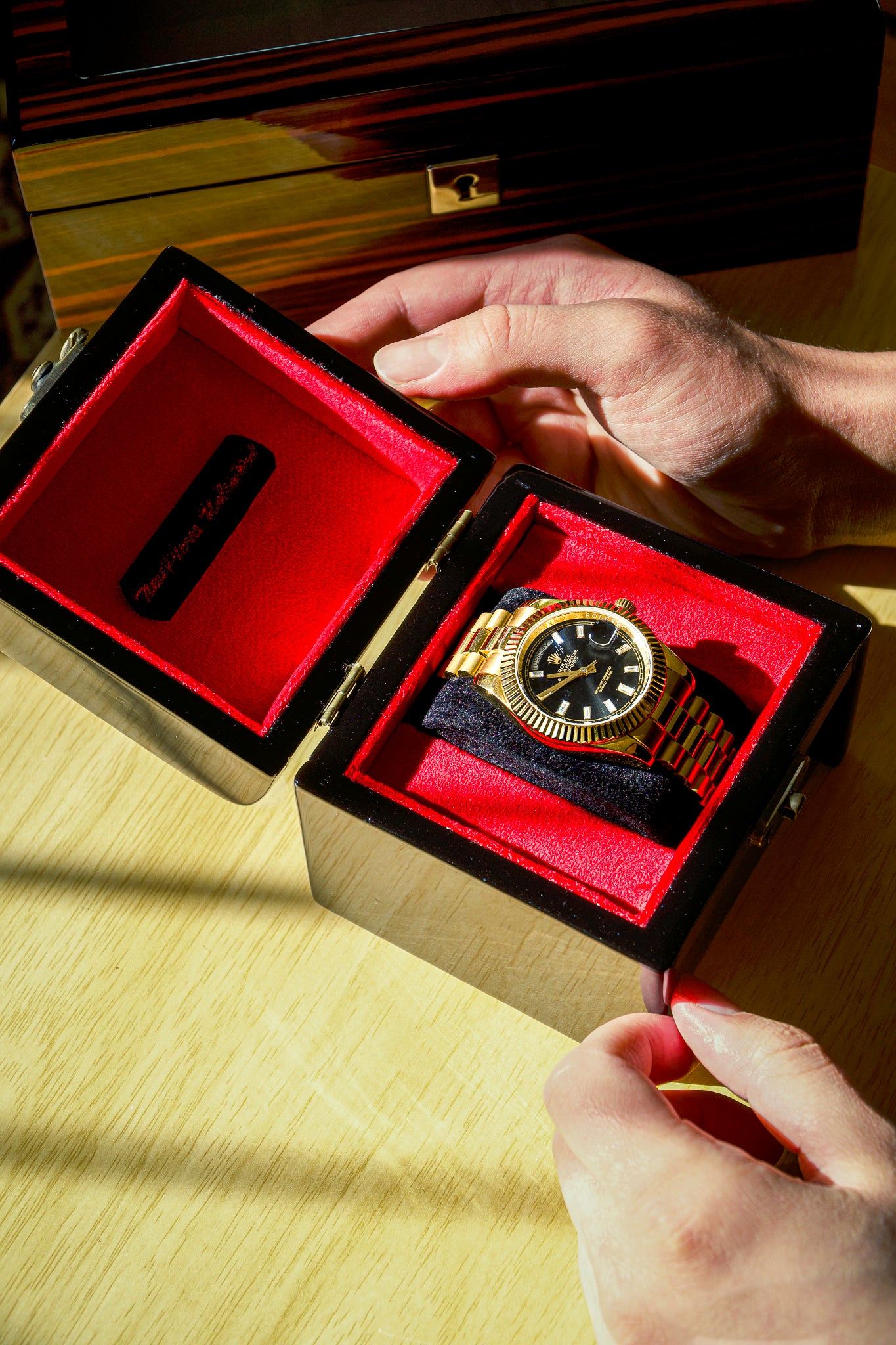 Black Sapphire (Metallic) with Red Velvet watch box